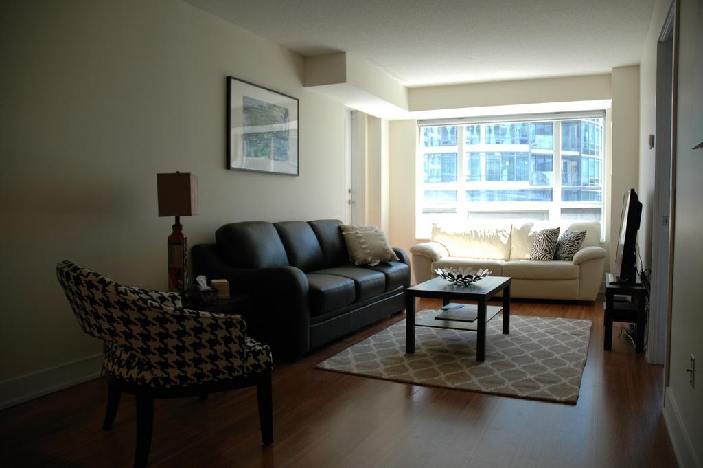 Livingsuites Toronto - 20 Blue Jays Way Buitenkant foto